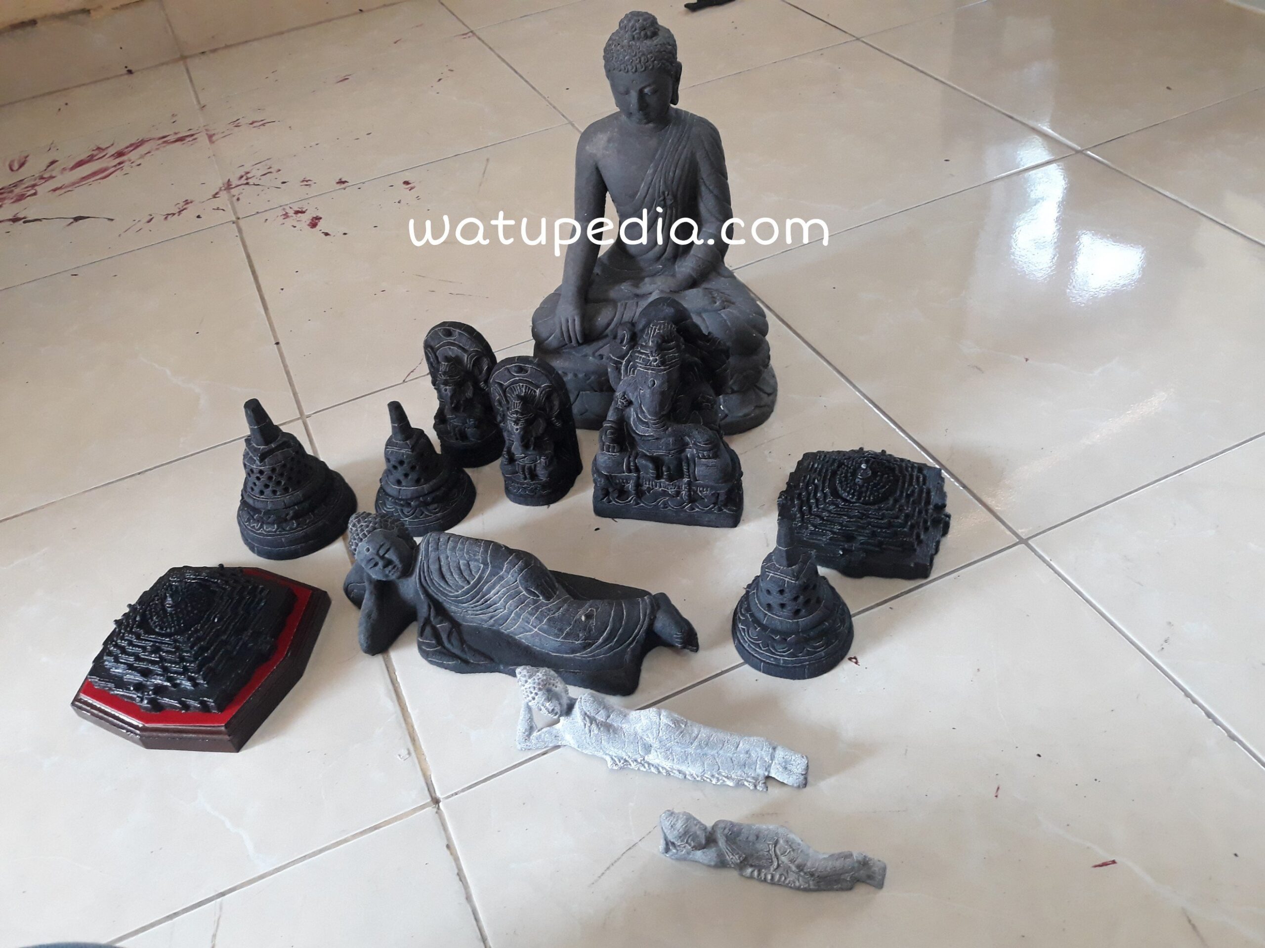 Kerajinan souvenir patung kecil cetak