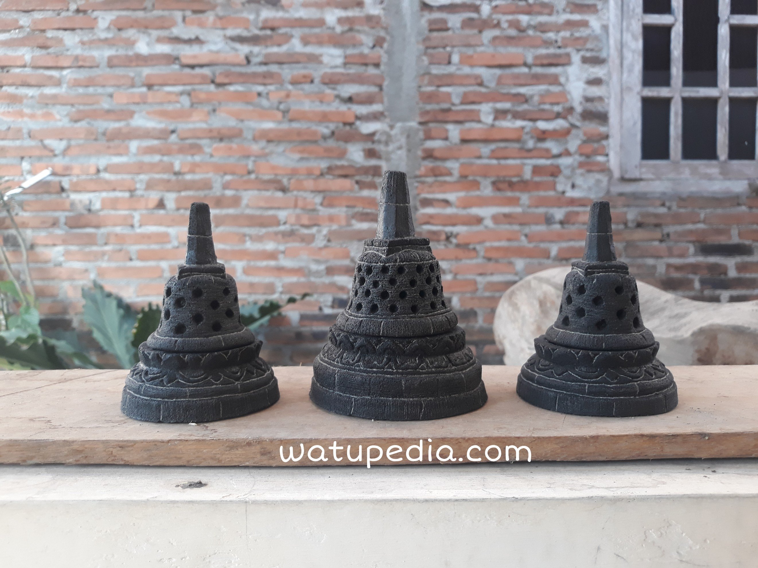 Stupa buka tutup kerikil 7 cm Stupa buka tutup mini 9 cm Stupa buka tutup sedang 12 cm Stupa buka tutup besar 18 cm Stupa buka tutup jumbo 24 cm