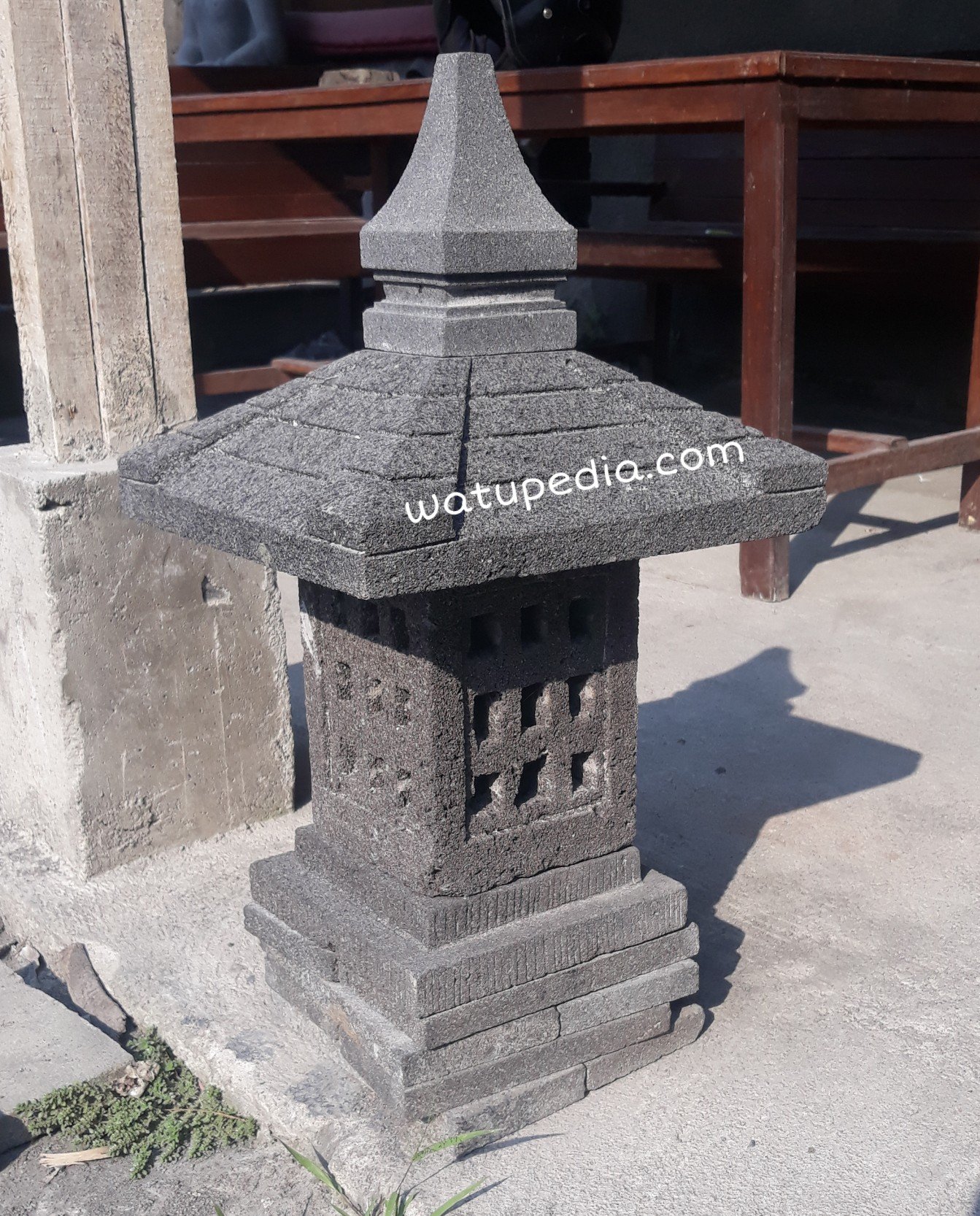 Lampu taman batu Archives - WATUPEDIA STONE ART