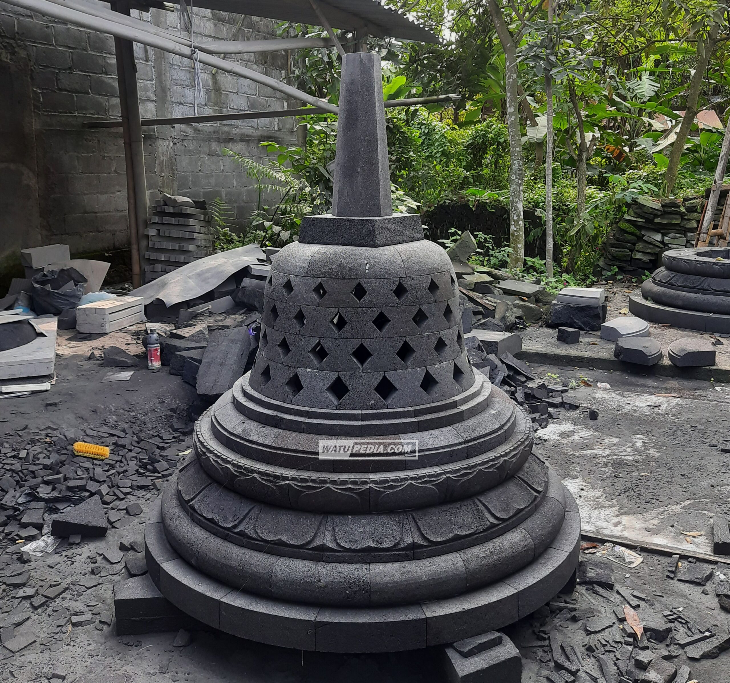Pengrajin Stupa candi borobudur Batu Merapi