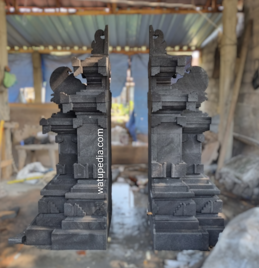 gapura batu candi dengan gaya bali