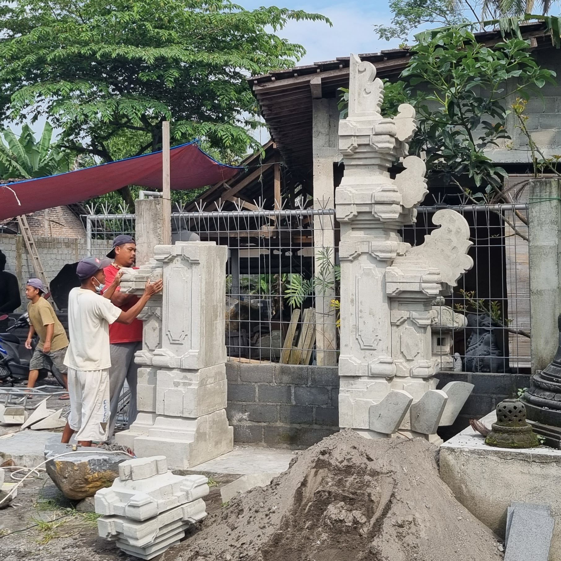 gapura candi bentar cetak semen batu