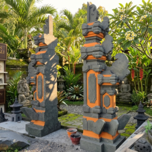 Gapura bali warna bata tinggi 3 meter