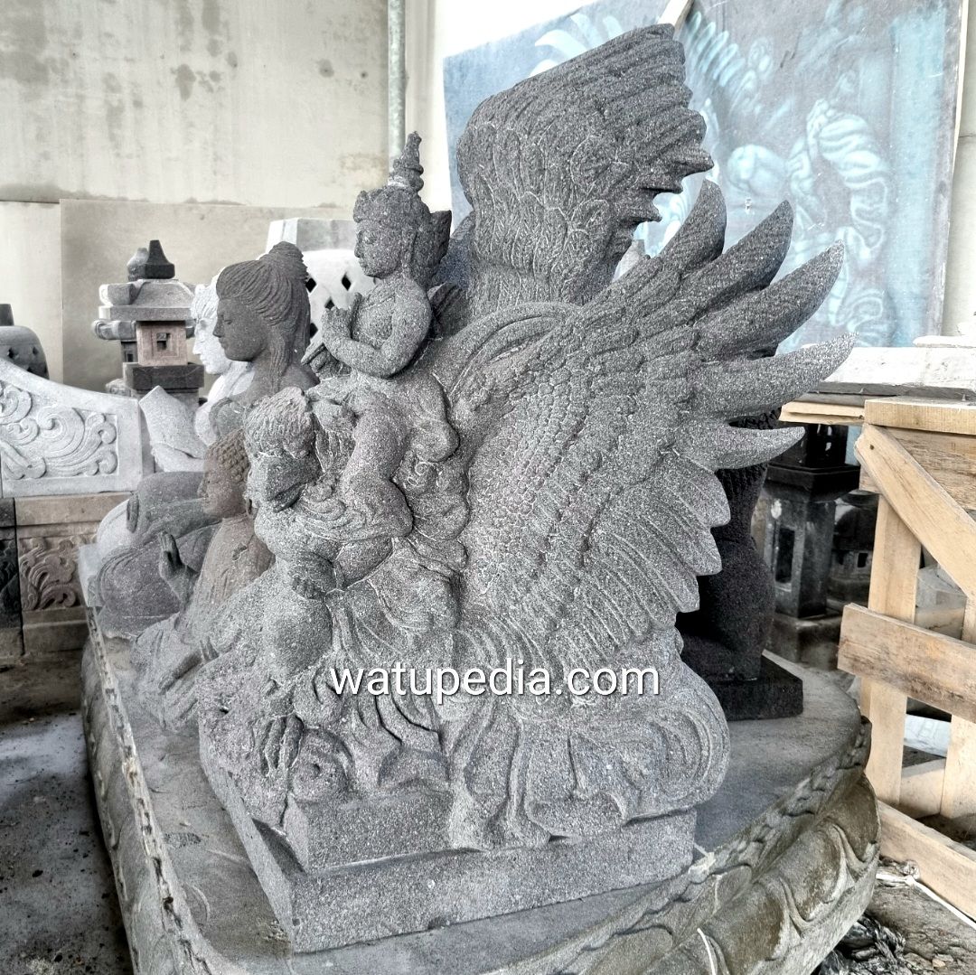 patung garuda wisnu kencana batu candi