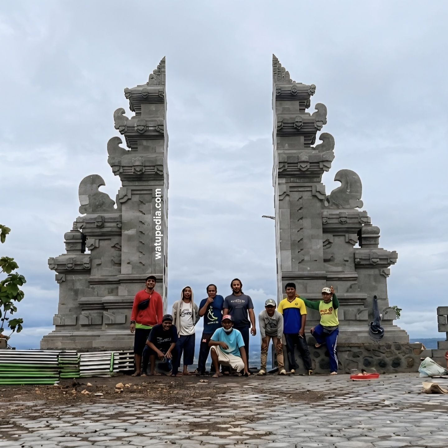 Gapura Batu candi puncak Jowin Tulungagung